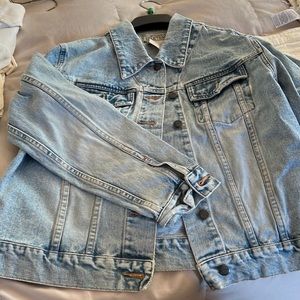 Comfortable worn Jean jacket (L)